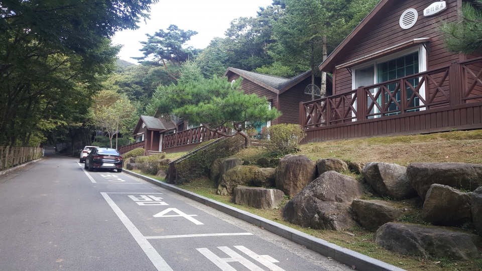 용인자연휴양림, 장애인 불편시설 많아 < 스페셜 뉴스 < 편의증진... (socialfocus) 용인자연휴양림, 장애인 불편시설 많아 - 소셜포커스... 