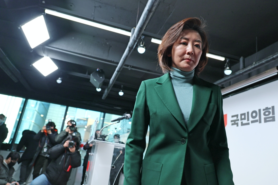 尹心 못얻고 주저앉은 나경원…'전투복' 입고