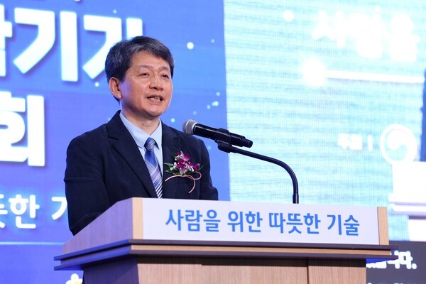 5.28.(목) 2026년 제21회 대한민국 보조공학기기 박람회 개막식에서 고용노동부 권진호 통합고용정책국장의 축사 모습 ⓒ한국장애인고용공단